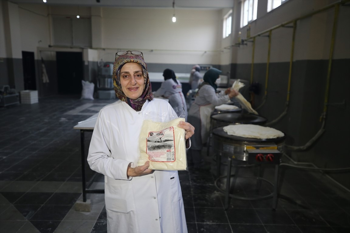 Bingöllü kadın evinde yaparak başladı; tesiste seri üretime geçti | Hedefimiz ihracat Bingöllü kadın evinde yaparak başladı; tesiste seri üretime geçti | Hedefimiz ihracat