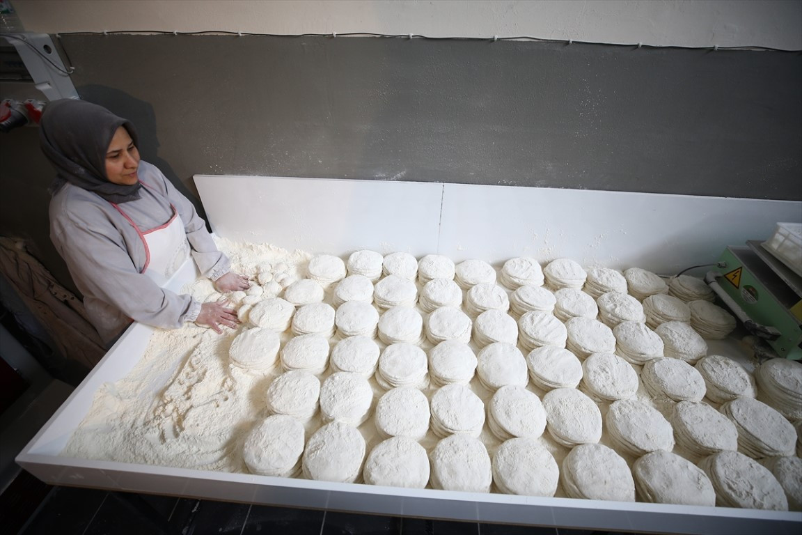 Bingöllü kadın evinde yaparak başladı; tesiste seri üretime geçti | Hedefimiz ihracat Bingöllü kadın evinde yaparak başladı; tesiste seri üretime geçti | Hedefimiz ihracat