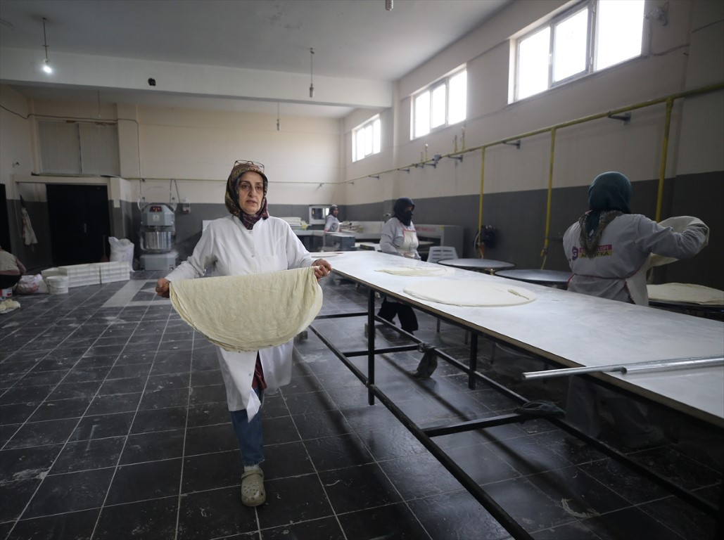 Bingöllü kadın evinde yaparak başladı; tesiste seri üretime geçti | Hedefimiz ihracat Bingöllü kadın evinde yaparak başladı; tesiste seri üretime geçti | Hedefimiz ihracat