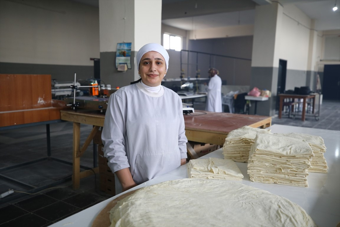 Bingöllü kadın evinde yaparak başladı; tesiste seri üretime geçti | Hedefimiz ihracat Bingöllü kadın evinde yaparak başladı; tesiste seri üretime geçti | Hedefimiz ihracat