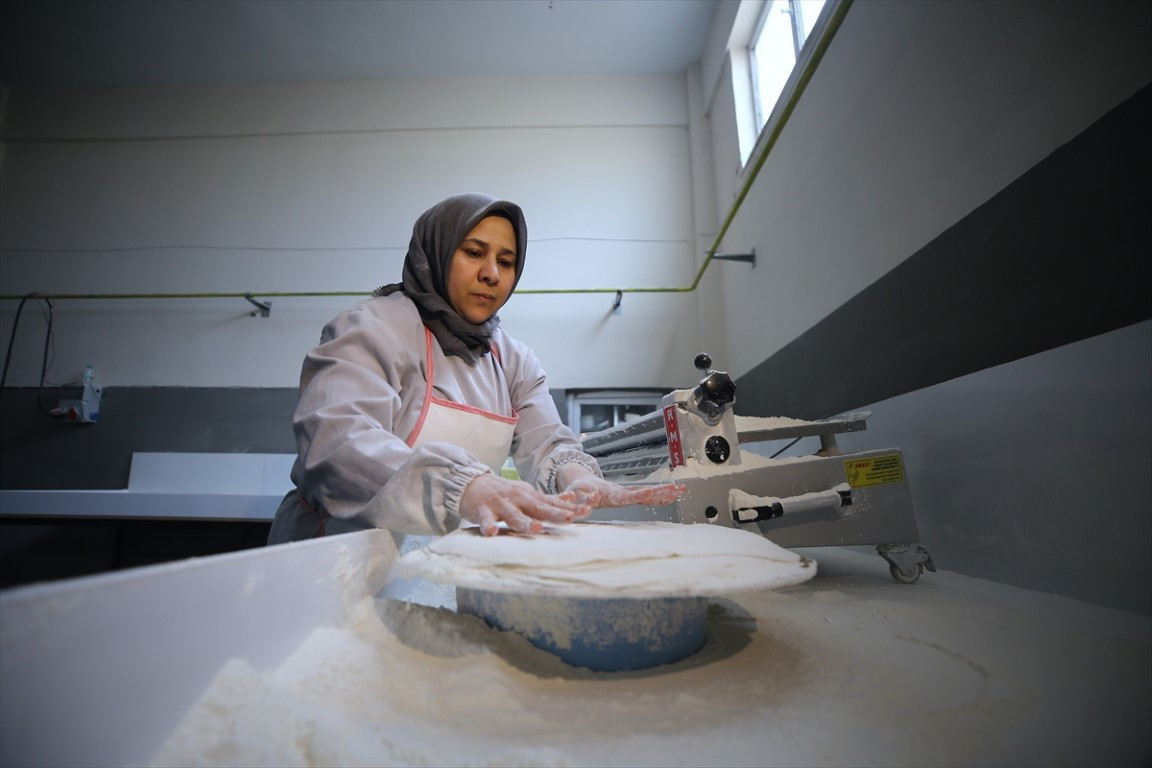 Bingöllü kadın evinde yaparak başladı; tesiste seri üretime geçti | Hedefimiz ihracat Bingöllü kadın evinde yaparak başladı; tesiste seri üretime geçti | Hedefimiz ihracat