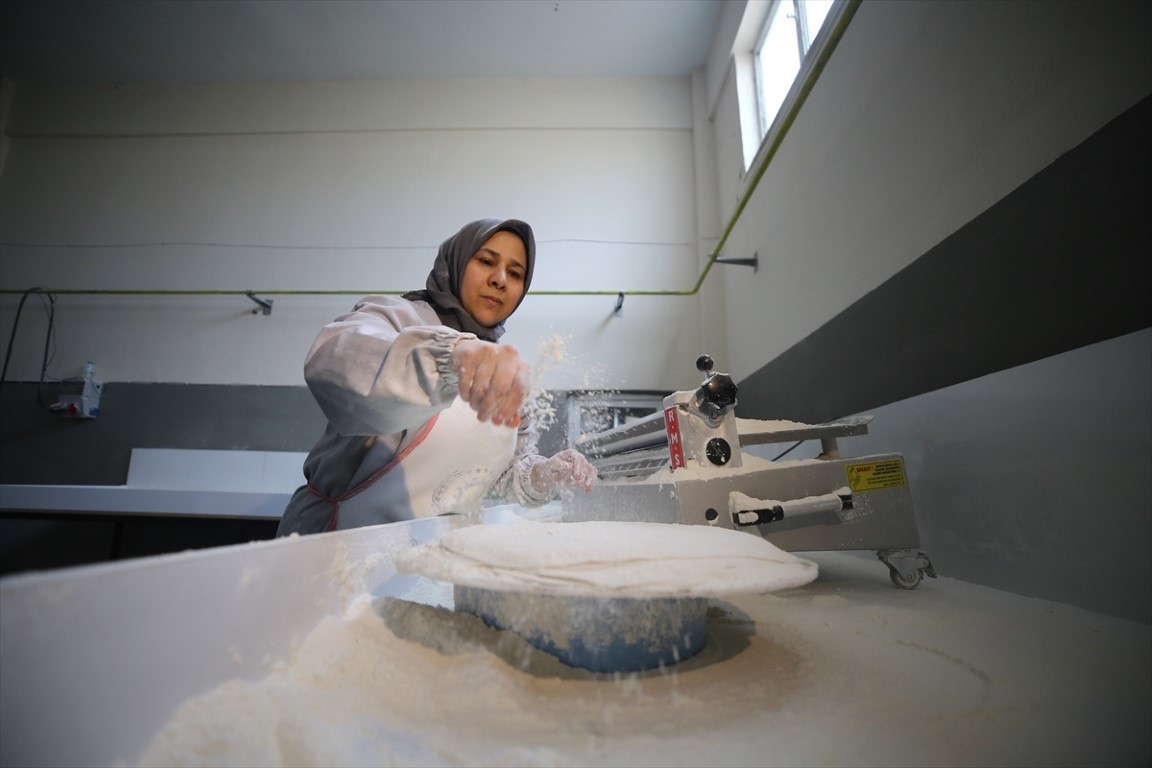 Bingöllü kadın evinde yaparak başladı; tesiste seri üretime geçti | Hedefimiz ihracat Bingöllü kadın evinde yaparak başladı; tesiste seri üretime geçti | Hedefimiz ihracat