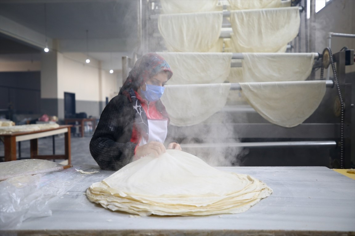 Bingöllü kadın evinde yaparak başladı; tesiste seri üretime geçti | Hedefimiz ihracat Bingöllü kadın evinde yaparak başladı; tesiste seri üretime geçti | Hedefimiz ihracat