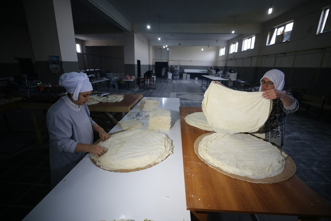 Bingöllü kadın evinde yaparak başladı; tesiste seri üretime geçti | Hedefimiz ihracat Bingöllü kadın evinde yaparak başladı; tesiste seri üretime geçti | Hedefimiz ihracat