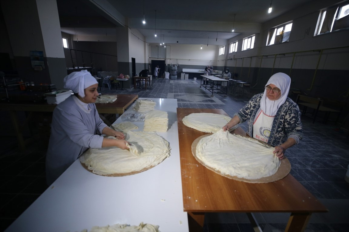 Bingöllü kadın evinde yaparak başladı; tesiste seri üretime geçti | Hedefimiz ihracat Bingöllü kadın evinde yaparak başladı; tesiste seri üretime geçti | Hedefimiz ihracat