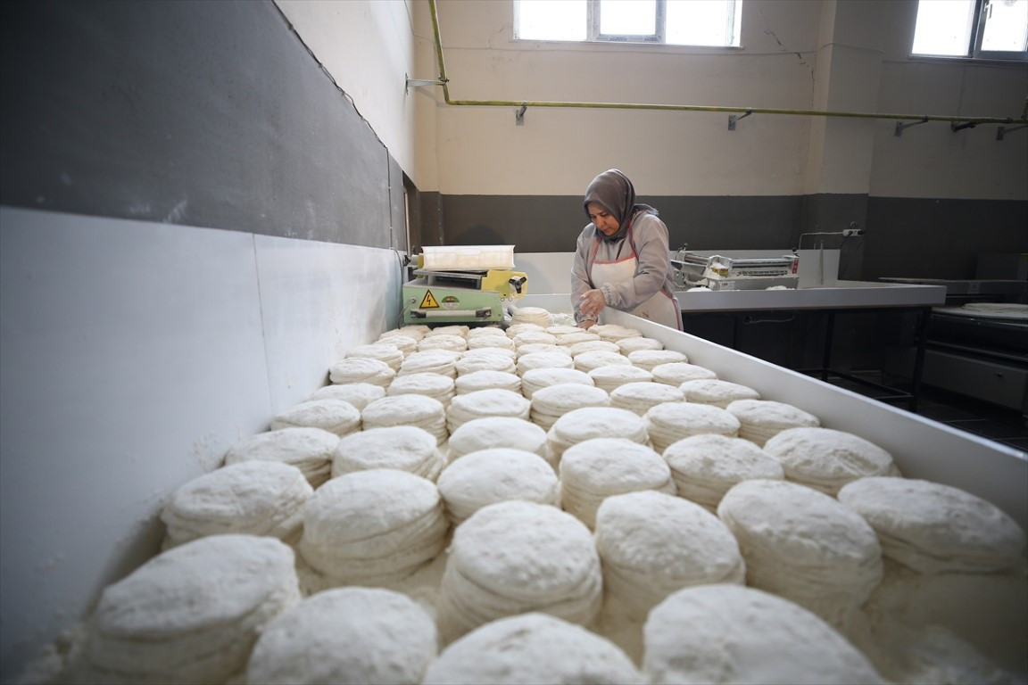 Bingöllü kadın evinde yaparak başladı; tesiste seri üretime geçti | Hedefimiz ihracat Bingöllü kadın evinde yaparak başladı; tesiste seri üretime geçti | Hedefimiz ihracat