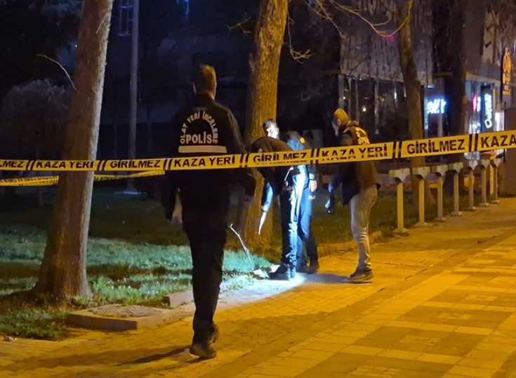 Tartışma kavga döndü, arkadaşını silahla vurdu