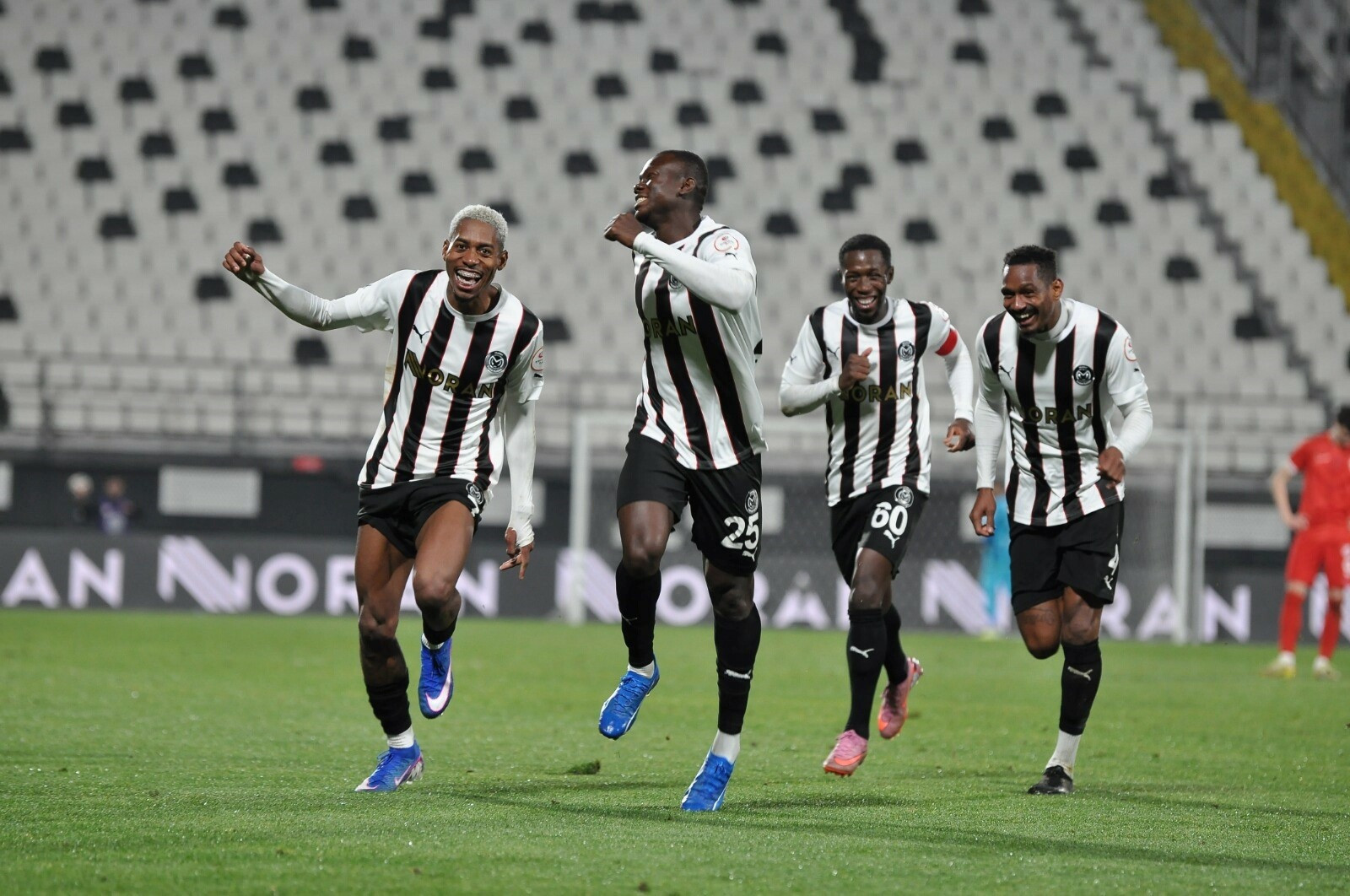 Adana Demirspor 2-1 Manisa FK Maç Sonucu ve Analizi