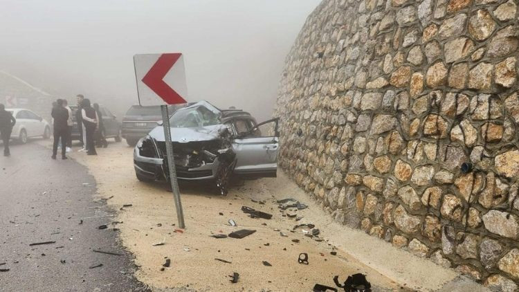 Doktor çift ve çocuklarının bulunduğu otomobil, tır ile çarpıştı: 1 ölü, 3 yaralı