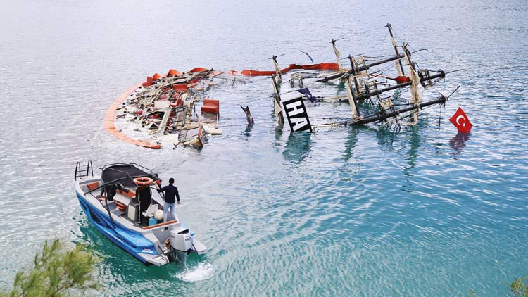 Ölüdeniz’de can pazarı… Tur teknesi battı: Bir kişi can verdi, 6 kişi kurtarıldı