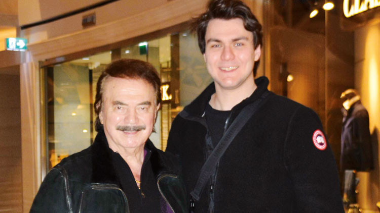 Orhan Gencebay: Dimdik ayaktayım