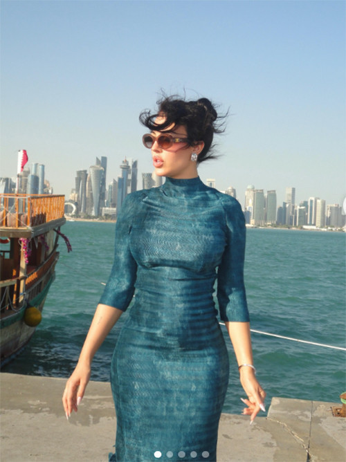 Zenginlik bu işte... Küçük kızı bile parayla oynuyor