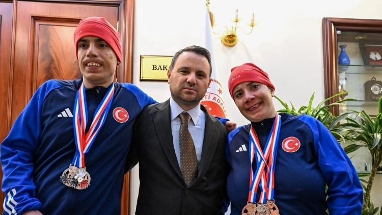 Madalyalı kayakçılar Adalet Bakanlığı’nda