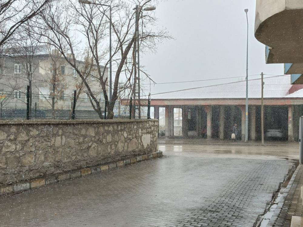  Birçok il beyaza büründü Kalktık kar yağıyor, bu sene kış çok ağır geçti