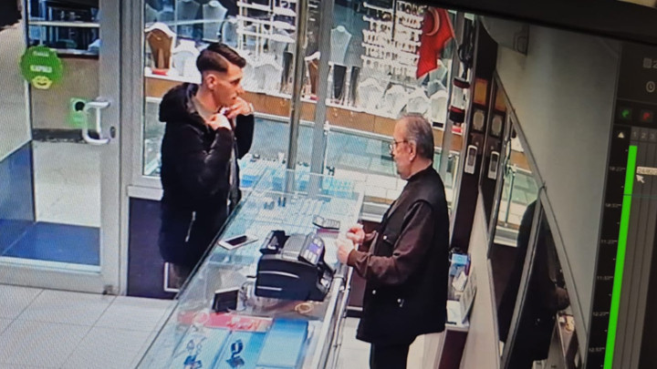 Zonguldak'ta 'polisim, para arabada' diyerek kuyumcudan bilezik alıp kaçtı