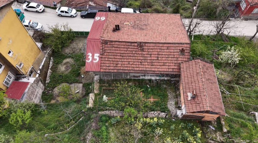  Evin duvarlarındaki yazılar için belediye harekete geçti