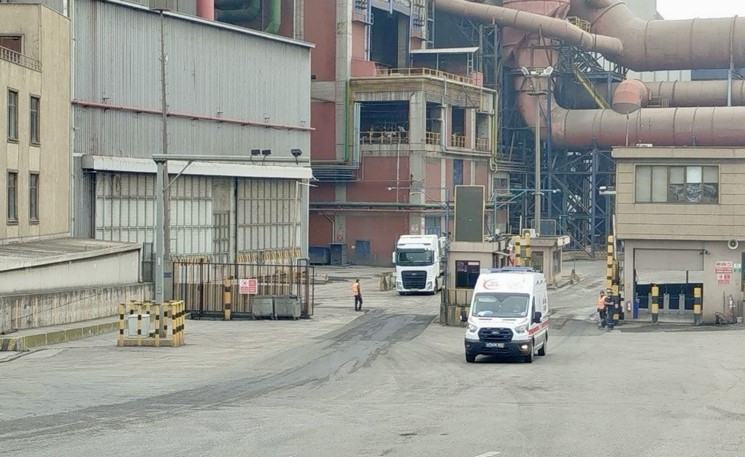 Kocaeli'de fabrikada yüksekten düşen 3 işçi hayatını kaybetti