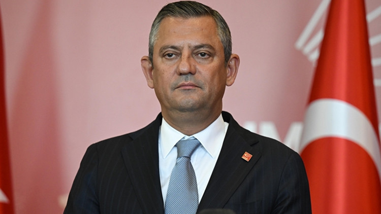 CHP Genel Başkanı Özgür Özel, Buca Cezaevi'nde ziyaretlerde bulundu