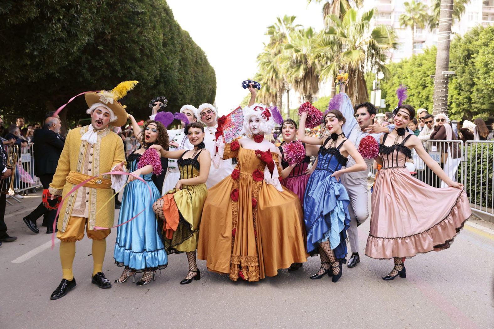 Rio değil Adana... Portakal Çiçeği coşkusu kenti turuncuya bürüdü