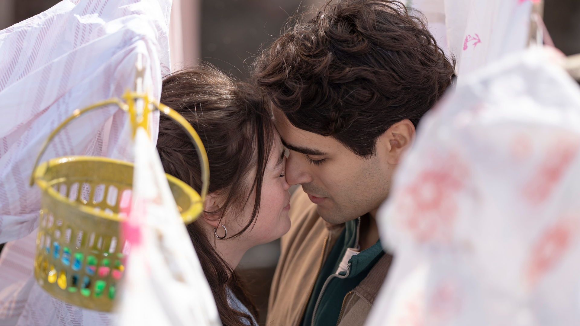 DELİKANLI 1. BÖLÜM ÖZETİ