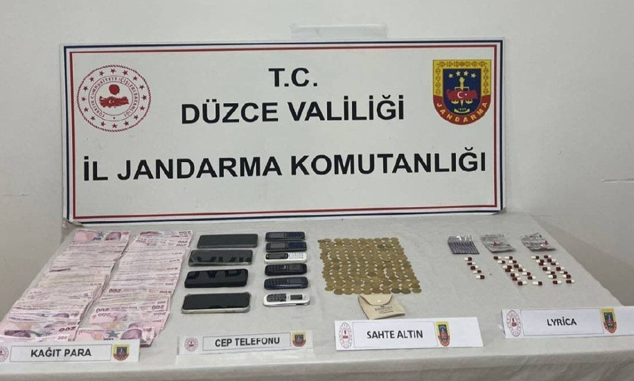 4 kişi tarihi eser diyerek 202 sahte altını 560 bin liraya sattılar