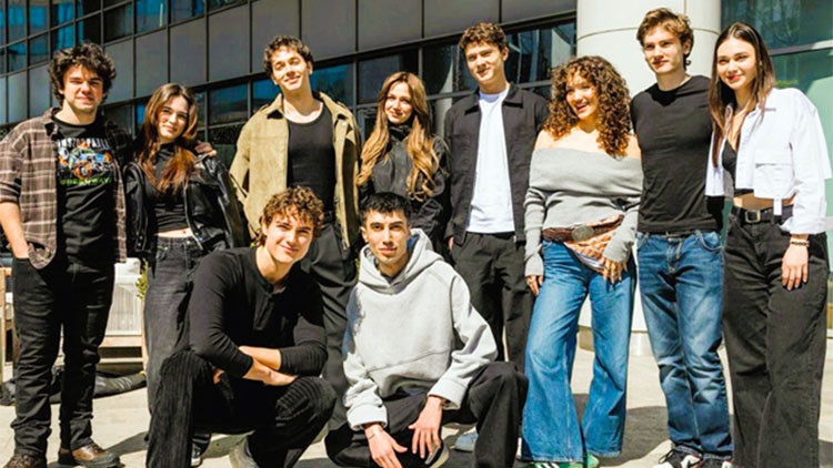 Bir aile hikayesi 'Daha On Yedi' sete çıktı