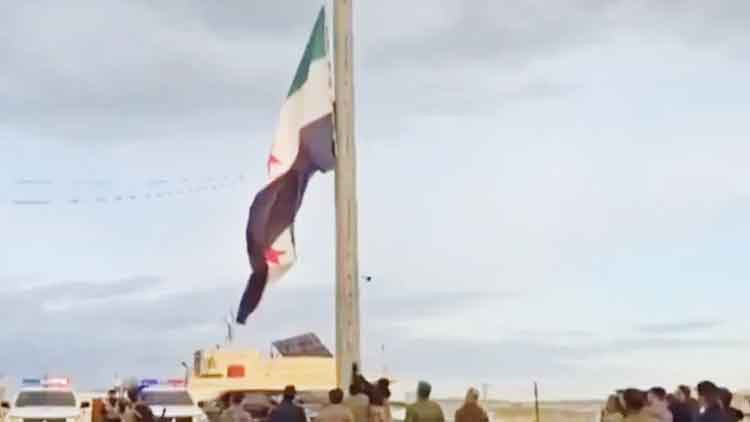 Ayn-el Arab’da Suriye bayrağı