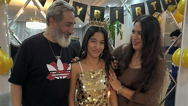 'Arkanda dağ olacağım canım kızım'