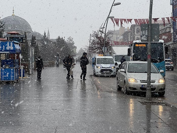  3 metre karın altından çıktı