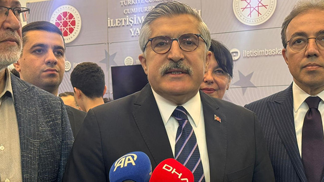 AK Parti'li Yayman'dan Ankara Kitap Fuarı'na ziyaret