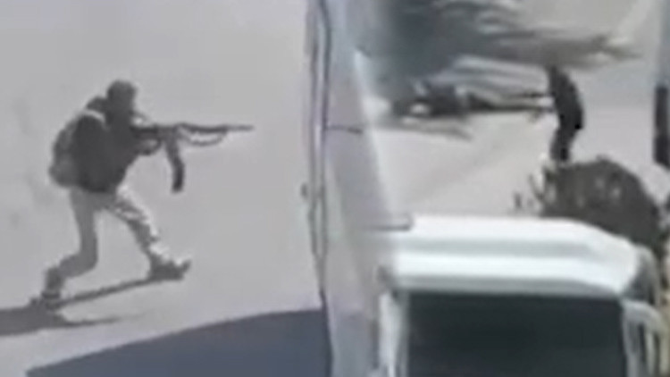 İstanbul'da teröristlerin etkisiz hale getirildiği anlar kamerada: Kahraman polis dünya gündeminde: