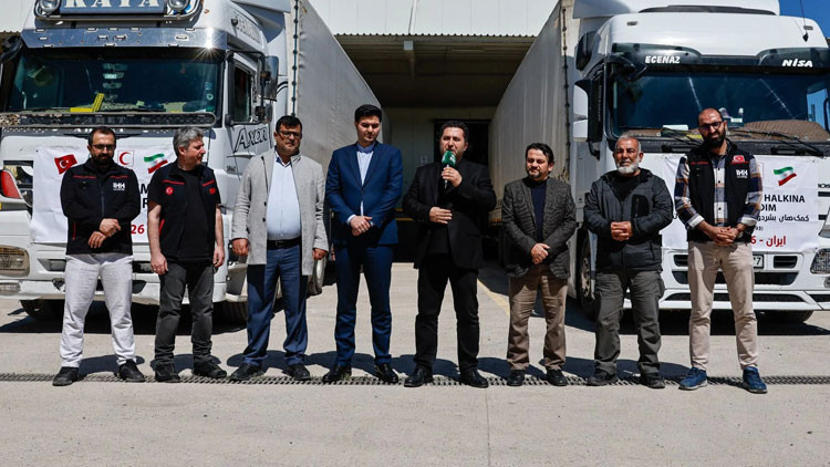 Türkiye’den İran’a 4 yardım TIR’ı