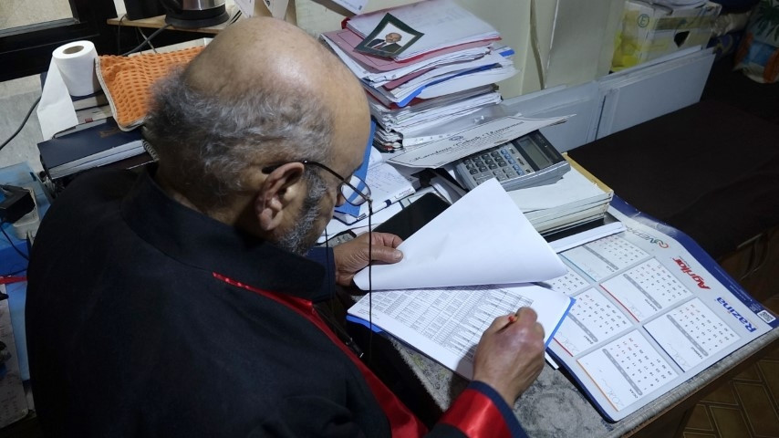  77 yaşında üniversite hayalini gerçekleştirdi | Öğrenciler bana dede diyordu