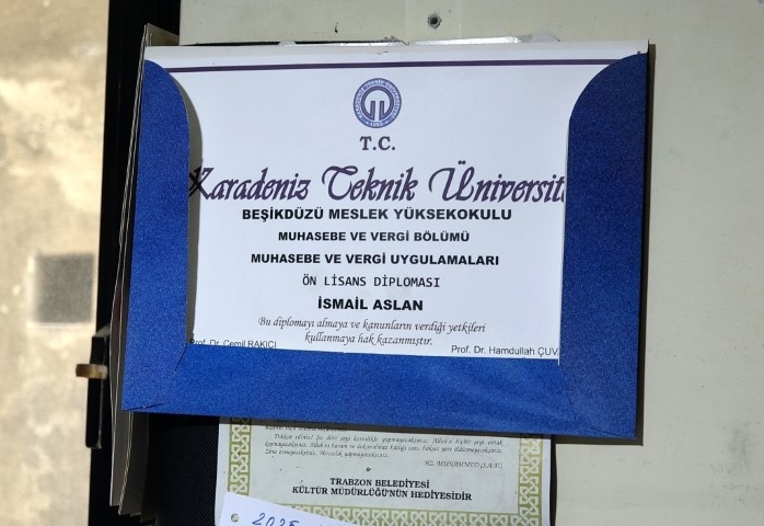  77 yaşında üniversite hayalini gerçekleştirdi | Öğrenciler bana dede diyordu