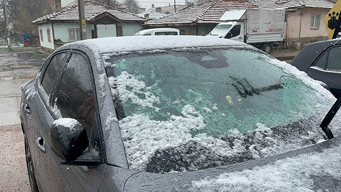 Güne kar yağışı ile uyandılar: Birçok il beyaz örtüyle kaplandı Kış gitmiyorum diye geri geldi