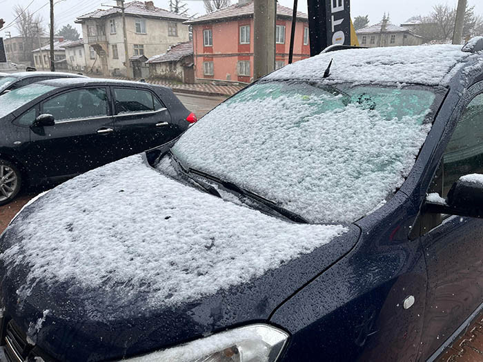 Güne kar yağışı ile uyandılar: Birçok il beyaz örtüyle kaplandı Kış gitmiyorum diye geri geldi