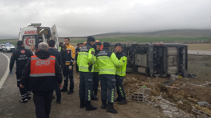Aksaray'da korkunç kaza! Tur otobüsü şarampole devrildi: Çok sayıda yaralı var