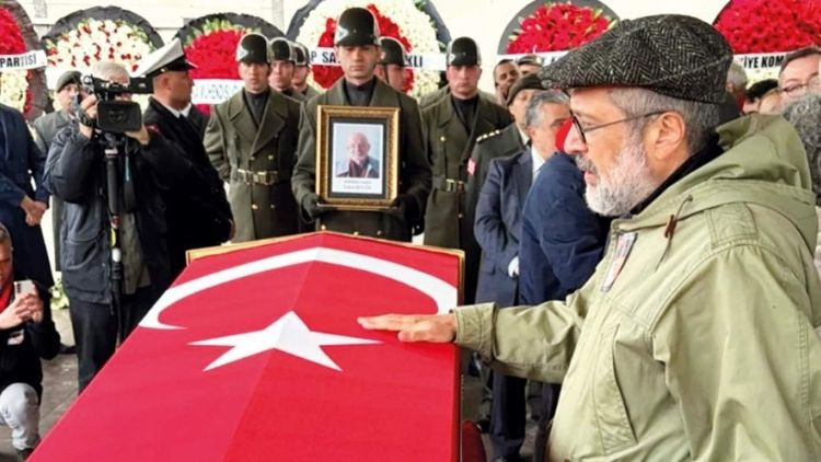 Askeri törenle uğurlandı