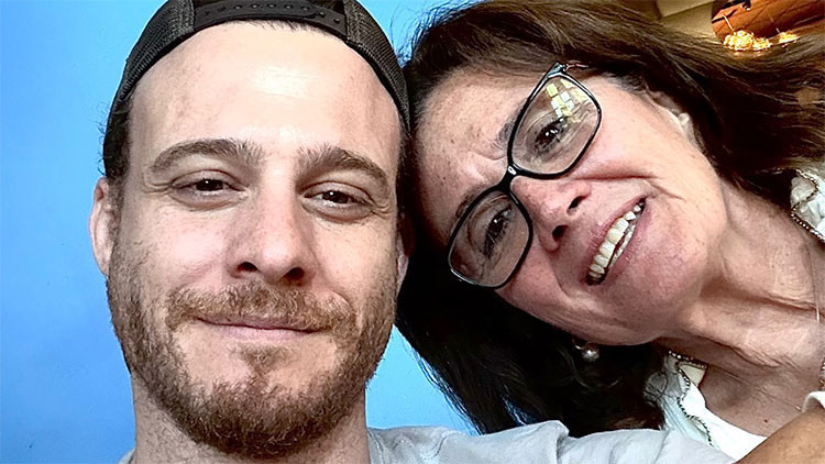 Ünlü oyuncu paylaştı... İşte benim annem!