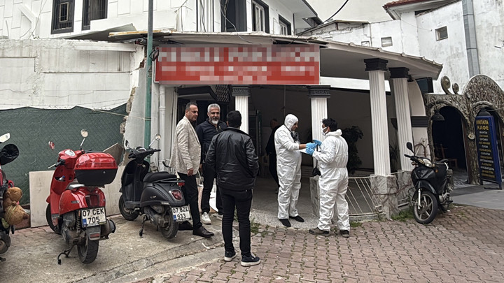Antalya'da pansiyon odasında ölü bulundu