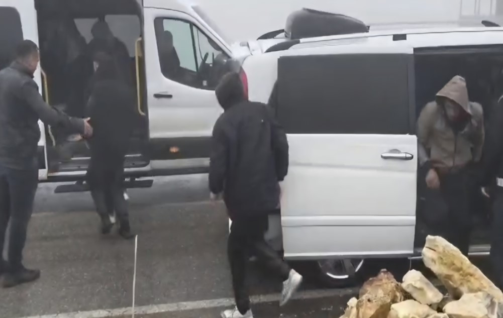 Hatay'da kaça göçmen operasyonu: 52 göçmen yakalandı, 12 organizatör tutuklandı