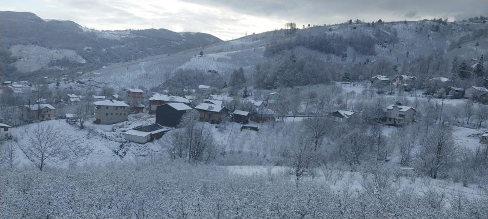  Lapa lapa kar yağıyor Kış maalesef bizi terk etmiyor