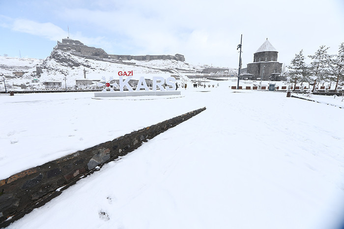  Lapa lapa kar yağıyor Kış maalesef bizi terk etmiyor