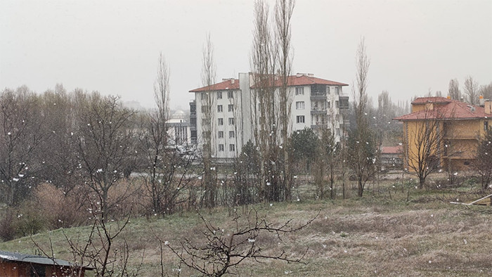 Kar yağışı başladı: Lapa lapa kar yağıyor Kış maalesef bizi terk etmiyor