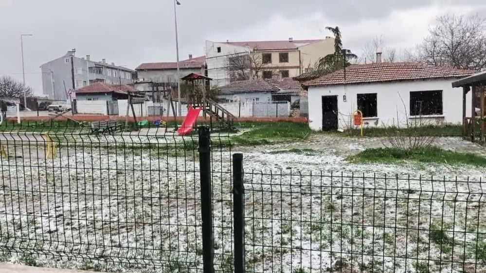 Kar yağışı başladı: Lapa lapa kar yağıyor Kış maalesef bizi terk etmiyor