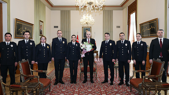 Kurtulmuş, TBMM'de görevli polisleri kabul etti