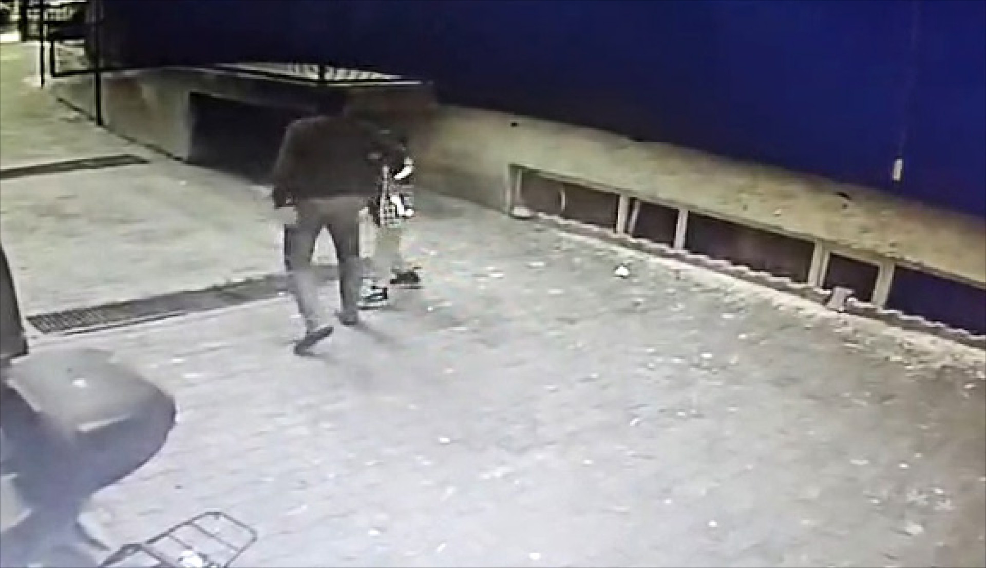 9 yaşındaki çocuğa şiddet kamerada Sürüklemeye başladı, yüzüme ve kafama vurdu