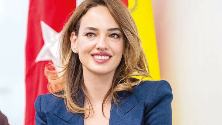 Seda Bakan İspanya’da büyük ilgi gördü