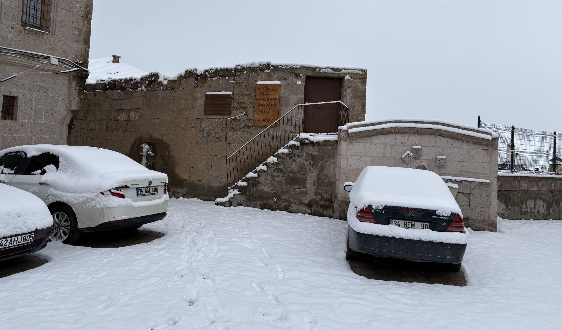 Bahar yerini kışa bıraktı Nisan ayında 4 metre karla mücadele... Birçok il beyaza büründü