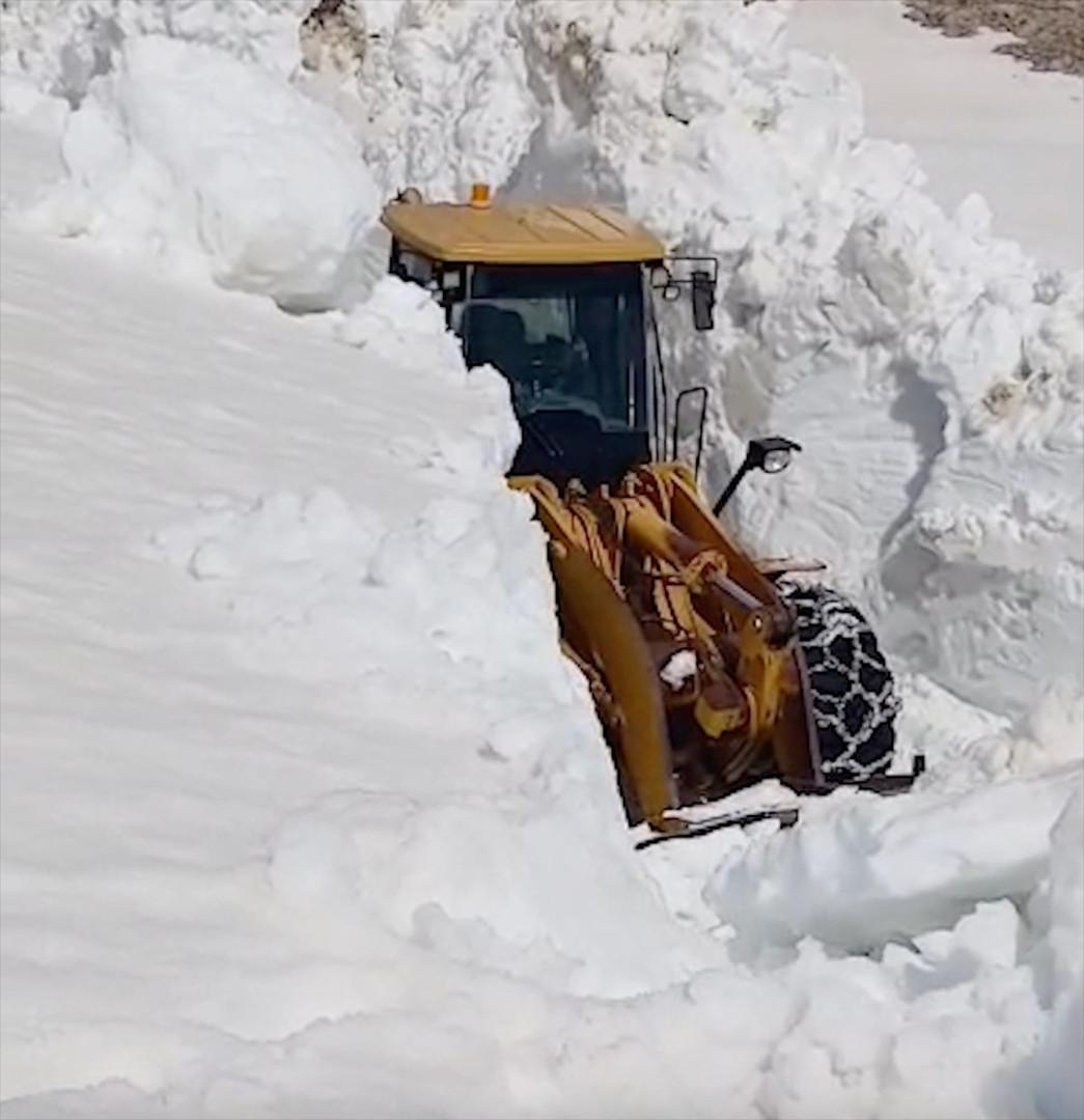 NİSAN AYINDA 4 METRA KARLA MÜCADELE
